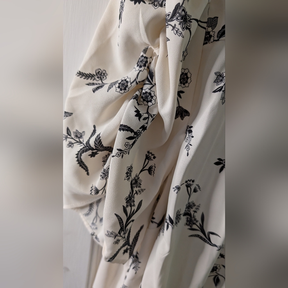 Torrid Women's Black and White Blouse size 0/12 - Picture 3 of 7